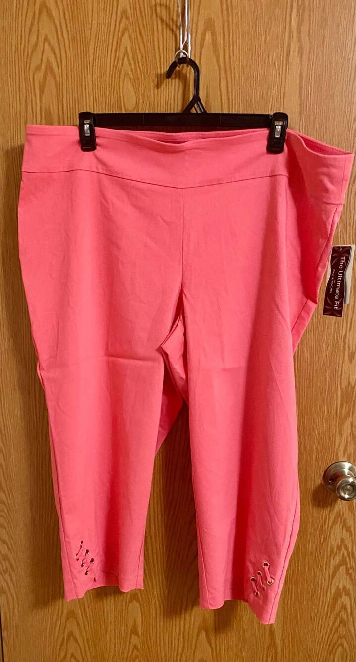 Zac & Rachel Woman Ultimate Fit Plus Size Coral Reef Capri Pants, Style GR83HSZS